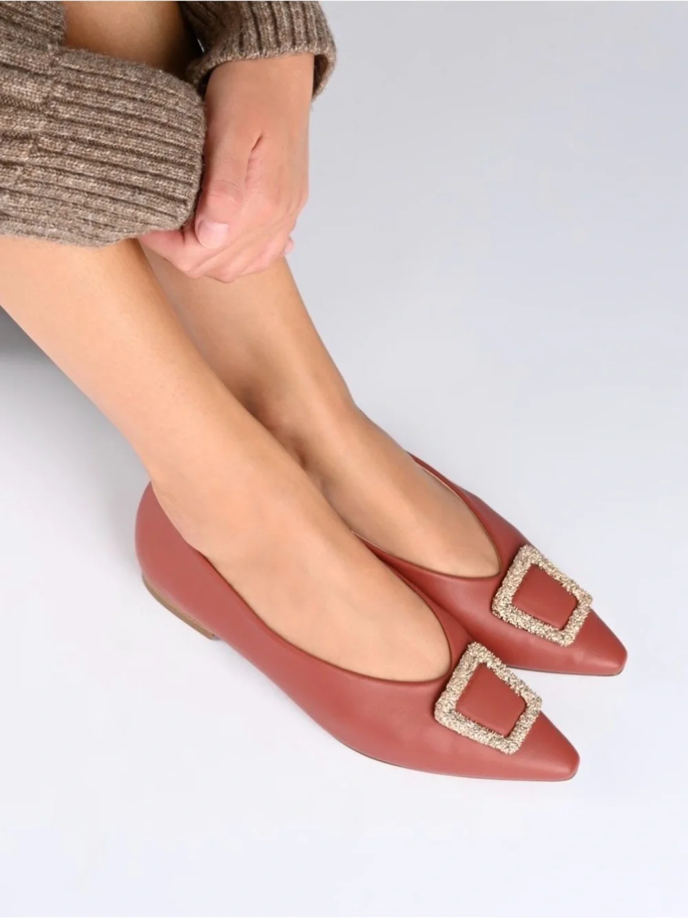 NWT Journee Womens Elowen Slip On Slim Squared Off Pointed Toe Flats